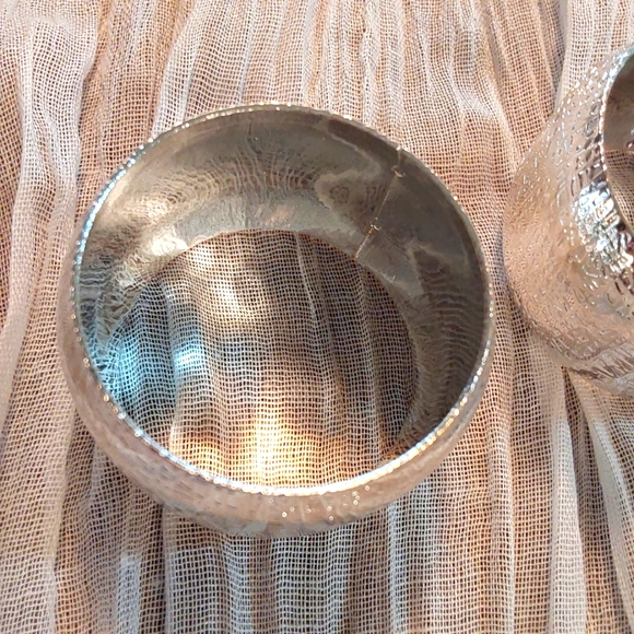 🌺 Set of 8 Silver Toned Metal Napkin Rings - Picture 8 of 12